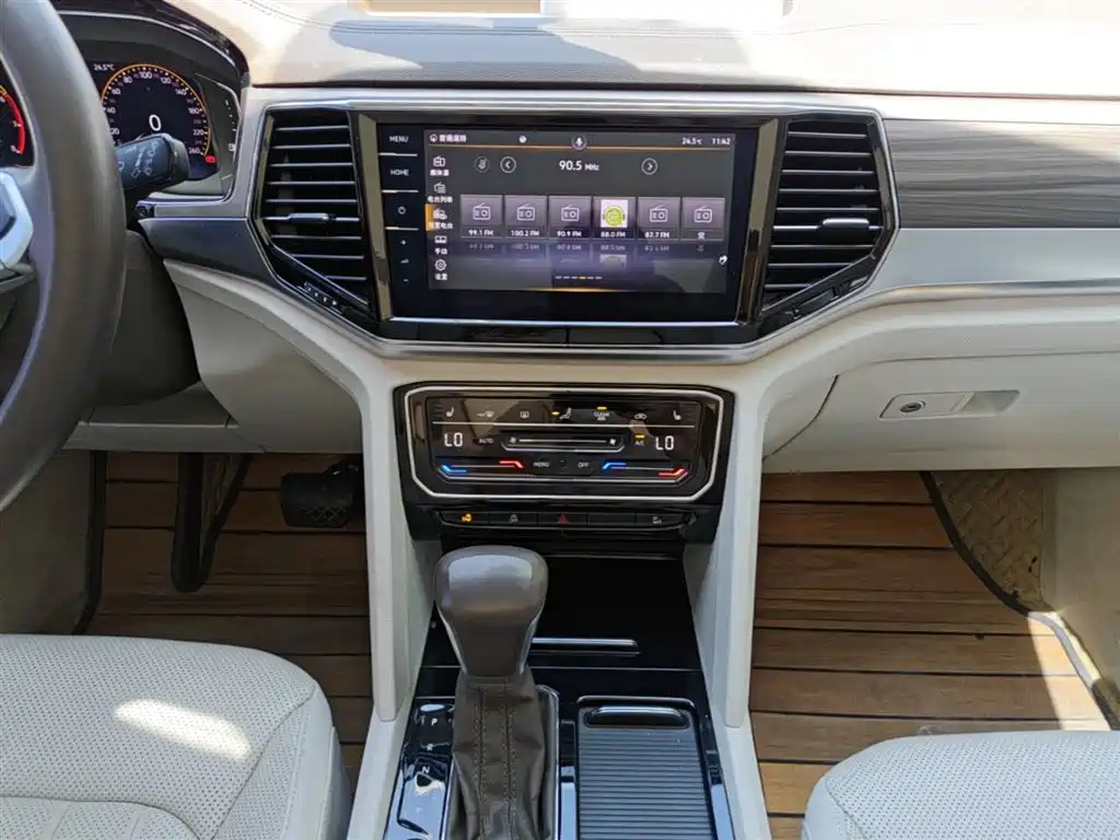 Volkswagen Viloran 2020 330TSI Luxury Edition фото 13
