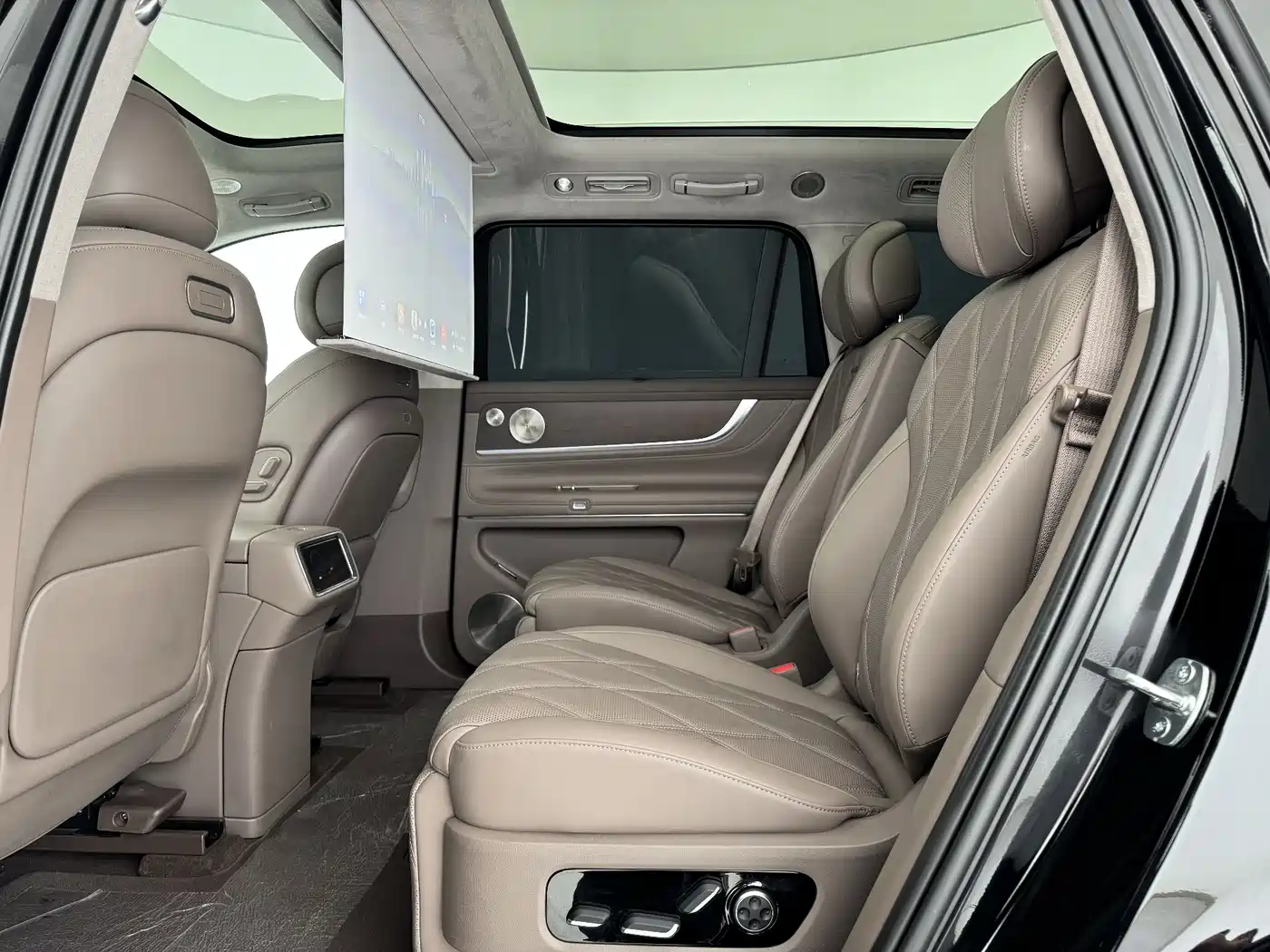AITO Wenjie AITO M9 2025 Extended Range Ultra 52kWh 6-Seater фото 9