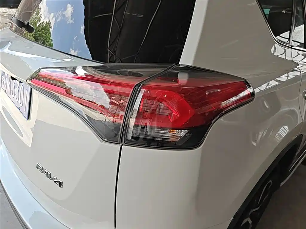 Toyota RAV4 Rongfang 2016 2.0L CVT 2WD Trend (China V) фото 8