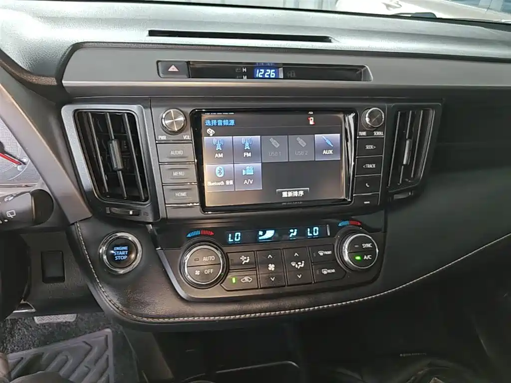 Toyota RAV4 Rongfang 2016 2.0L CVT 2WD Trend (China V) фото 13