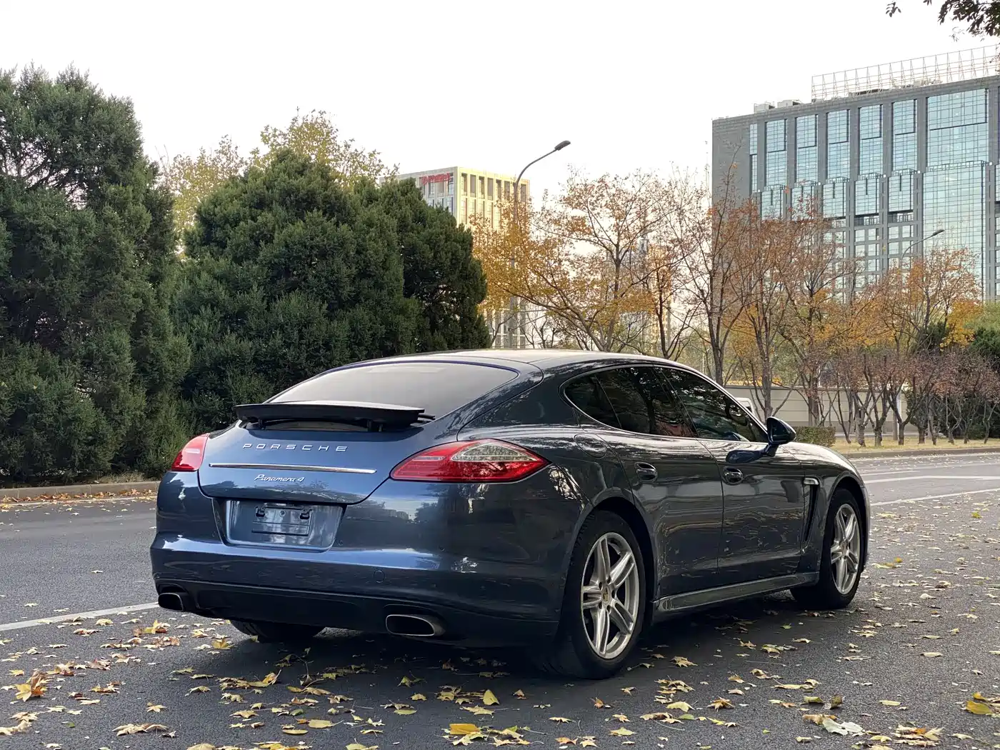 Porsche Panamera 2013 Panamera 4 Platinum Edition 3.6L фото 3