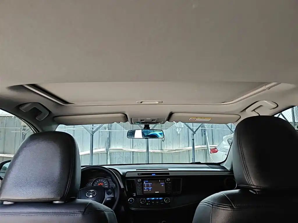 Toyota RAV4 Rongfang 2016 2.0L CVT 2WD Trend (China V) фото 18