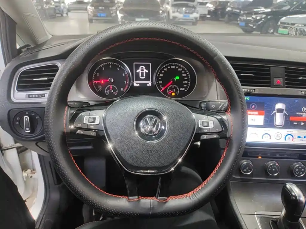 Фото 7 - Volkswagen Golf