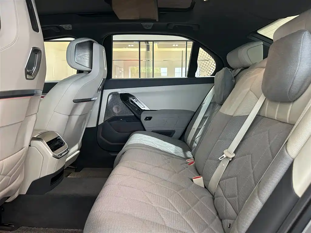 BMW i7 2023 2023 xDrive60L Luxury Package