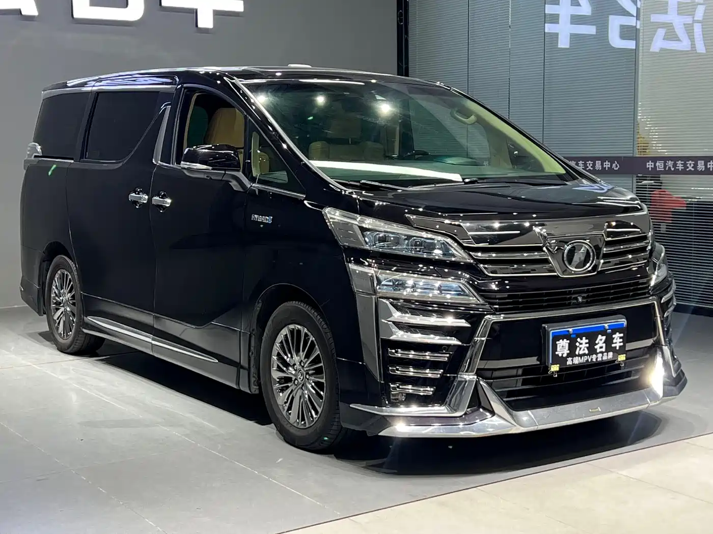 Toyota Vellfire 2019 Hybrid 2.5L HV Premium Edition фото 3