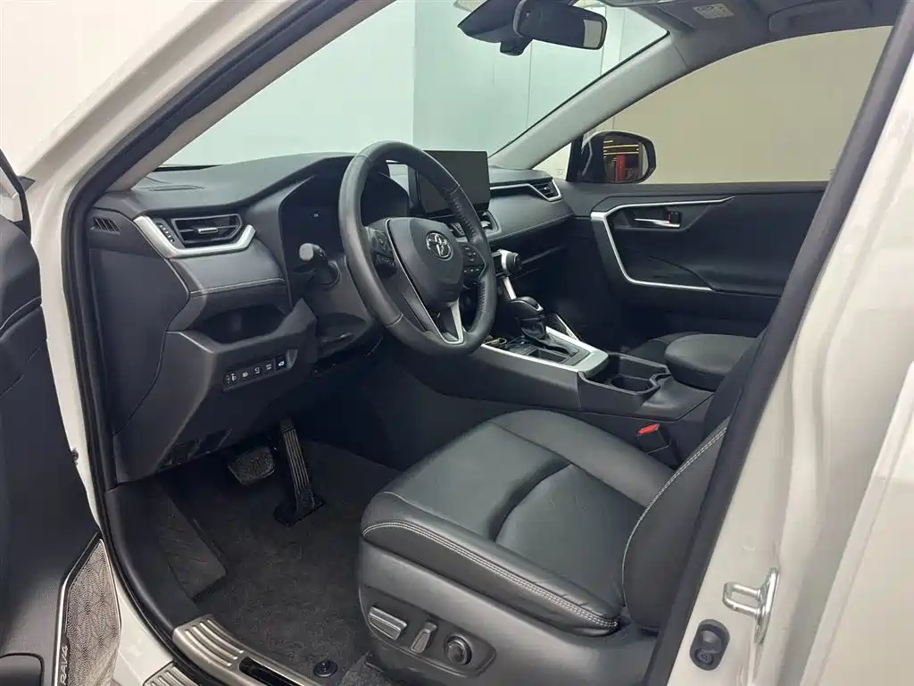 Toyota RAV4 Rongfang 2023 2.0L CVT FWD Style Plus Edition фото 8