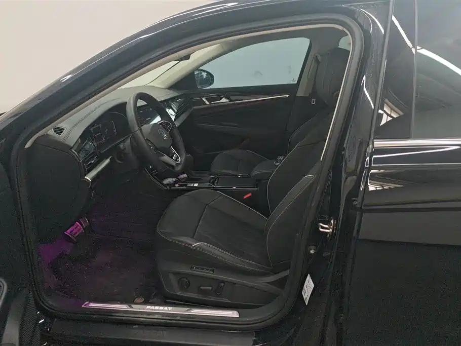 Volkswagen Passat 2023 Facelift 330TSI Starlight Luxury Edition фото 9