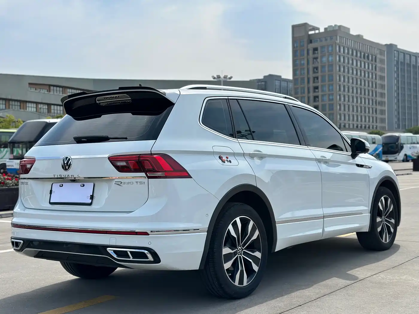 Volkswagen Tiguan L 2024 Outstanding 330TSI Auto 2WD R-Line Dragon Glory Edition фото 6