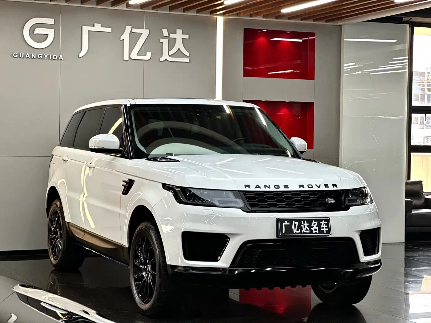 Land Rover Range Rover Sport 2019 3.0 SC V6 Special Edition фото 3