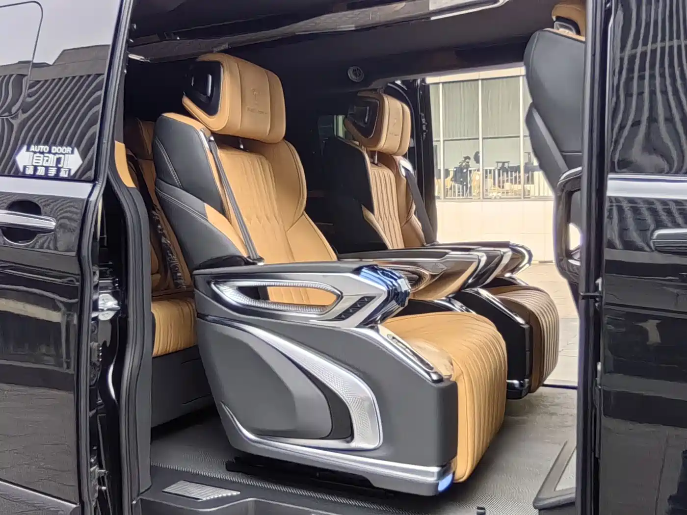 Ford Tourneo 2024 Model 2.0T Auto Supreme Plus Edition фото 23