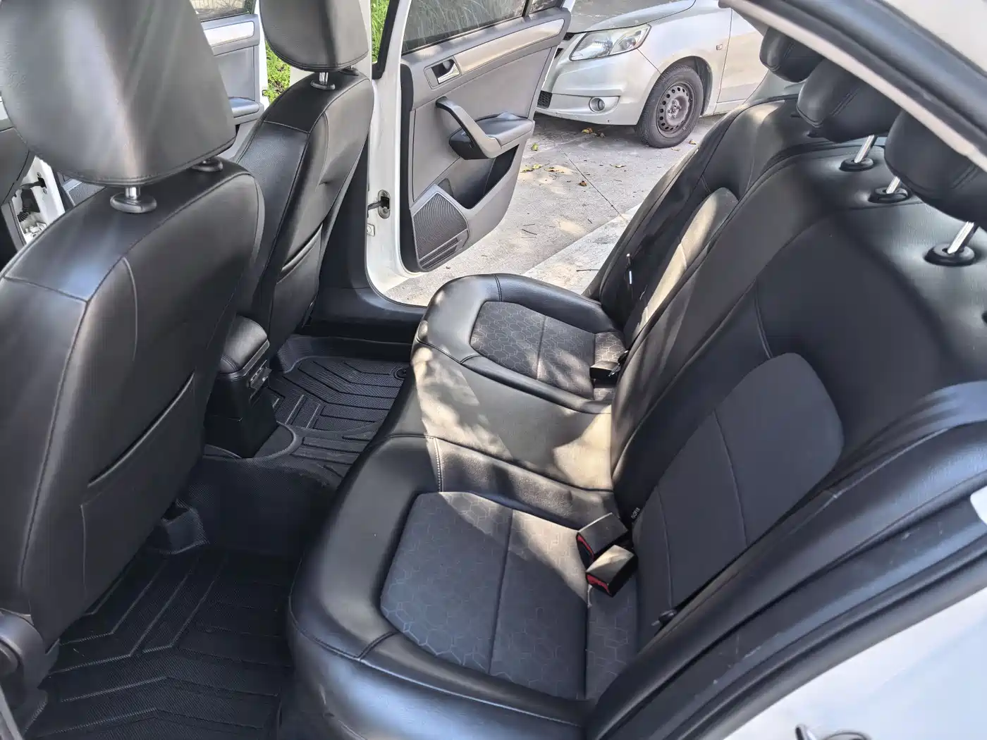 Volkswagen Santana 2015 1.6L Automatic Comfort Edition фото 9