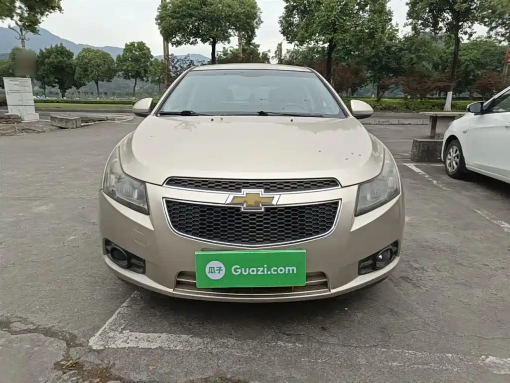 Chevrolet Cruze 2013 Hatchback 1.6L Manual Luxury фото 3
