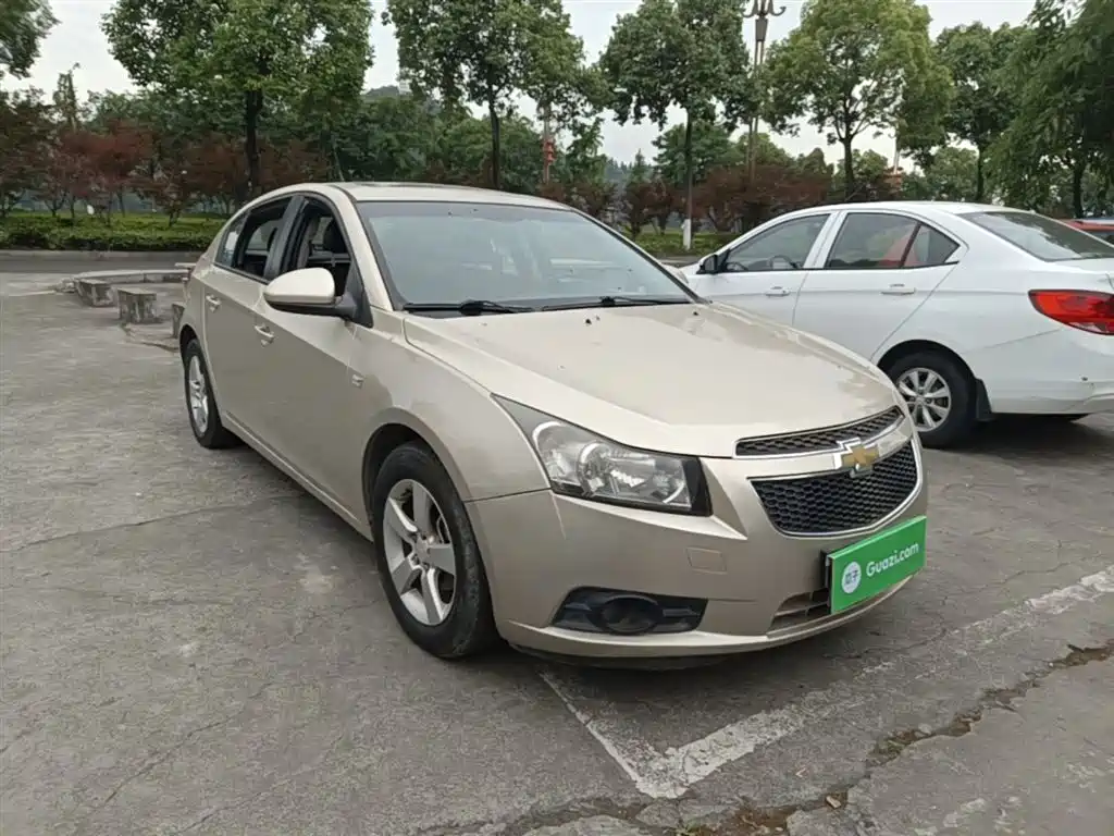 Chevrolet Cruze 2013 Hatchback 1.6L Manual Luxury фото 4