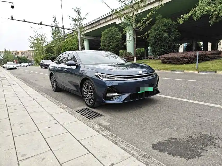 Geely Galaxy Galaxy A7 2025 EM-i фото 2