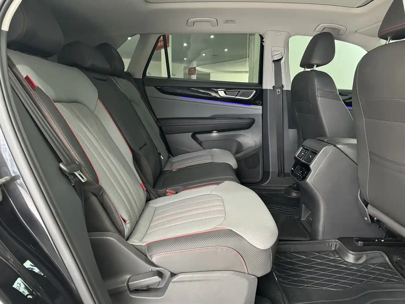 Volkswagen Teramont 2023 Teramont X 330TSI 2WD Premium Luxury фото 7
