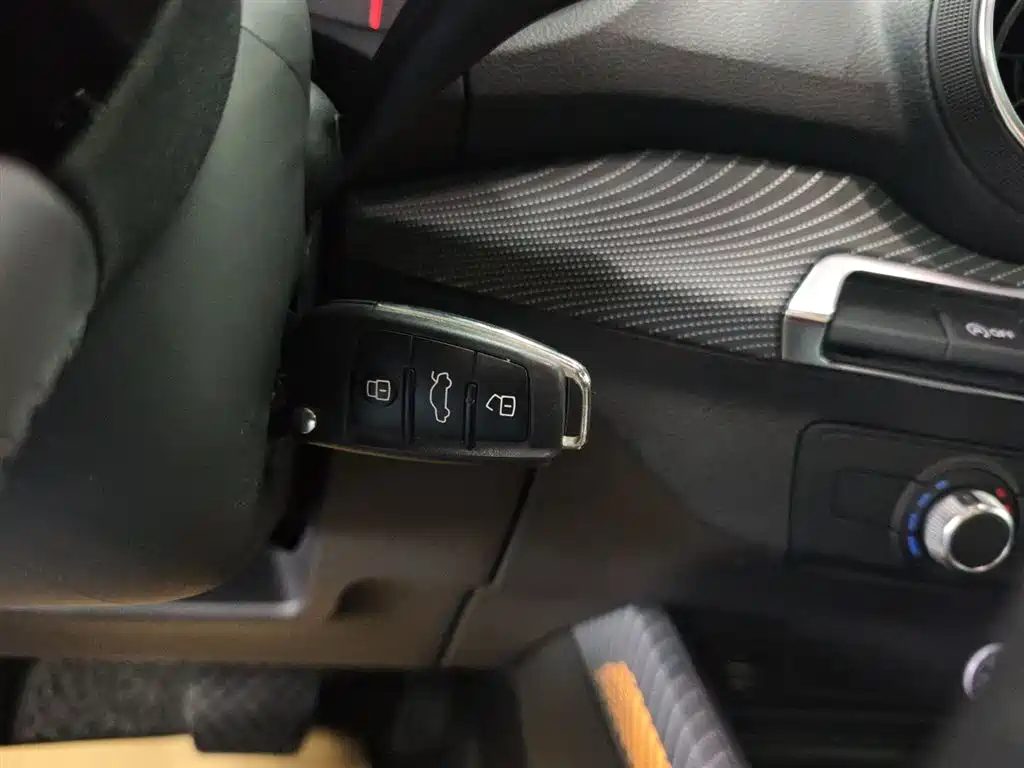 Audi Q2L 2018 35 TFSI Launch Exclusive Edition China VI фото 9
