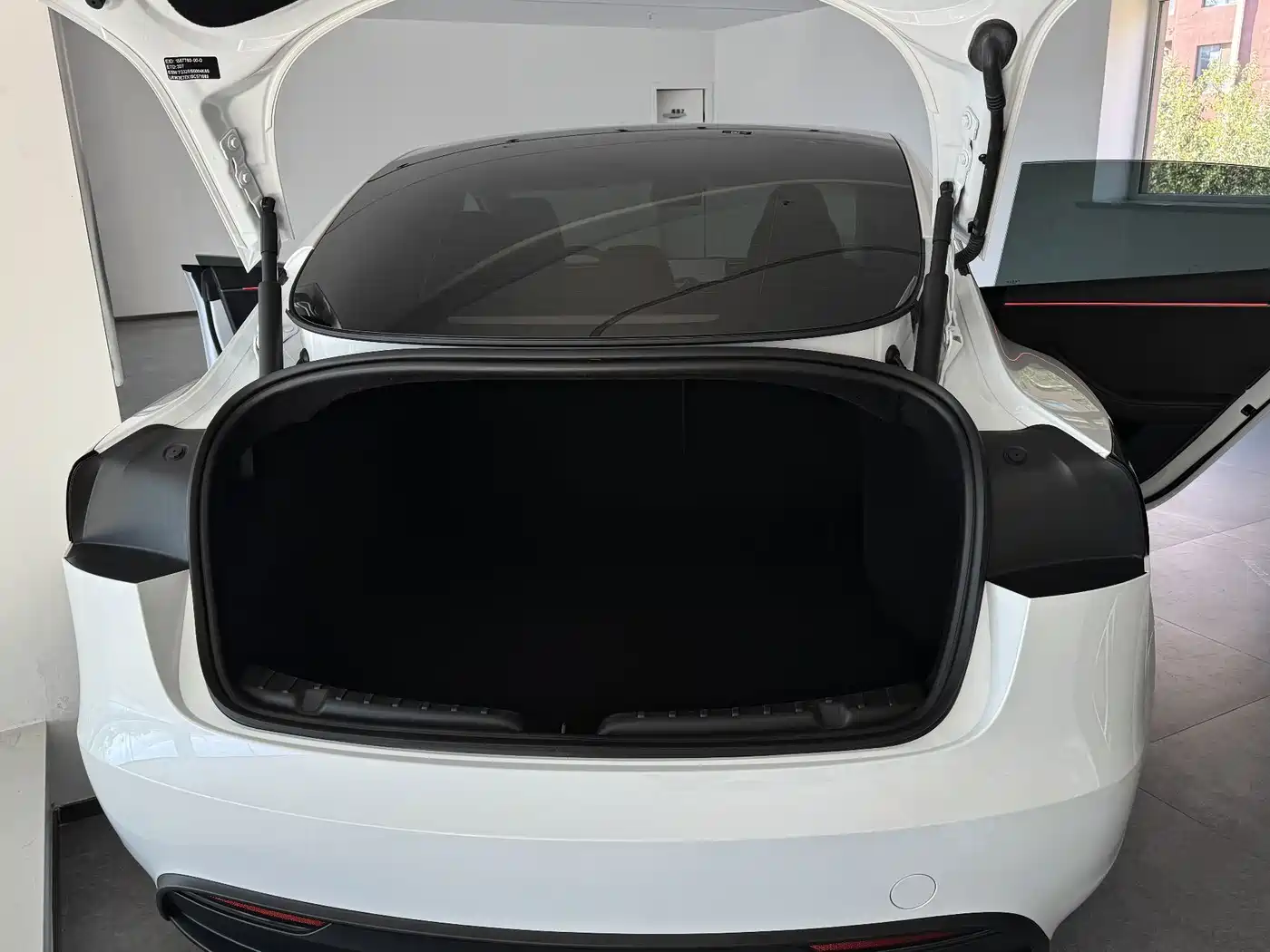 Фото 8 - Tesla Model 3