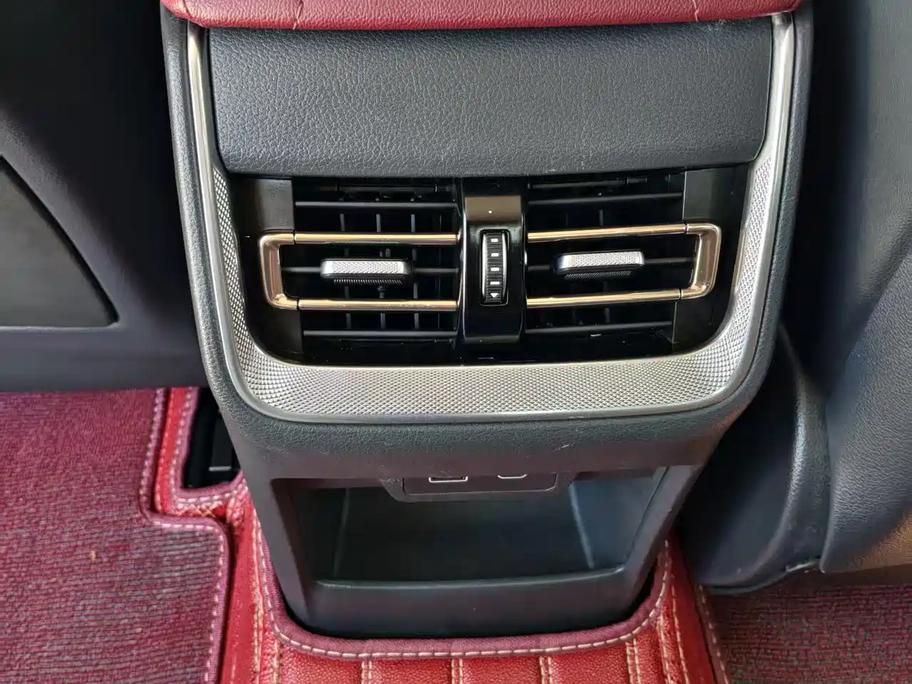 Hongqi H5 2024 1.5T HEV Smart Connect Flag Smooth Edition фото 11