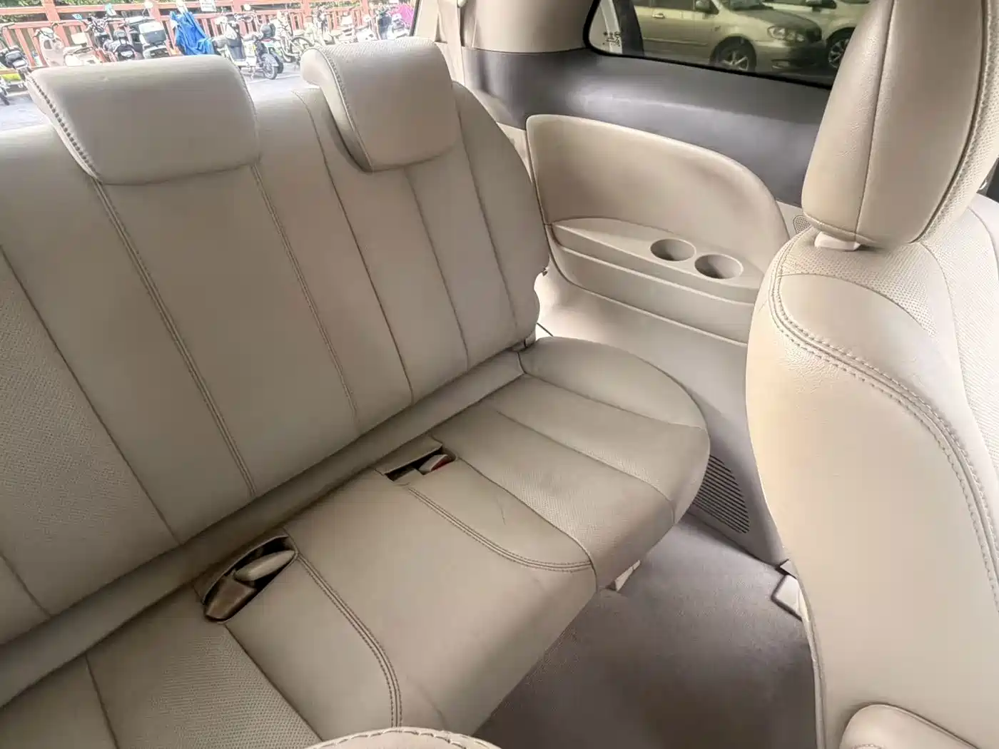 BYD M6 2015 2013 2.4L Manual Premium