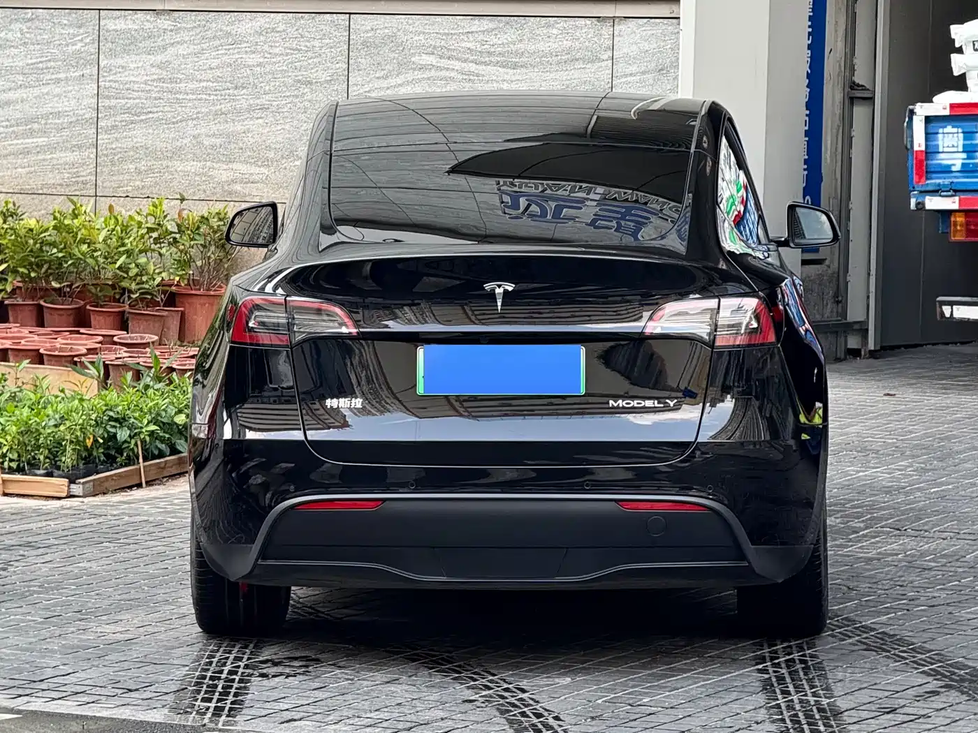 TESLA MODEL Y