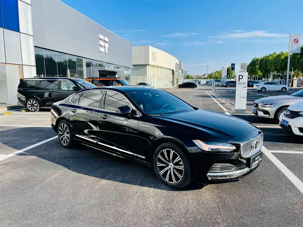 VOLVO S90 PLUG-IN HYBRID