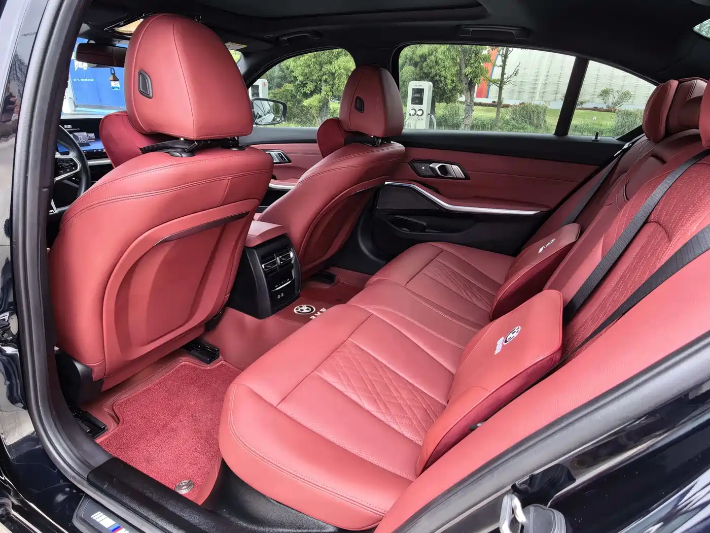 BMW 3 Series 2025 330Li Premium M Sport Night Edition фото 8