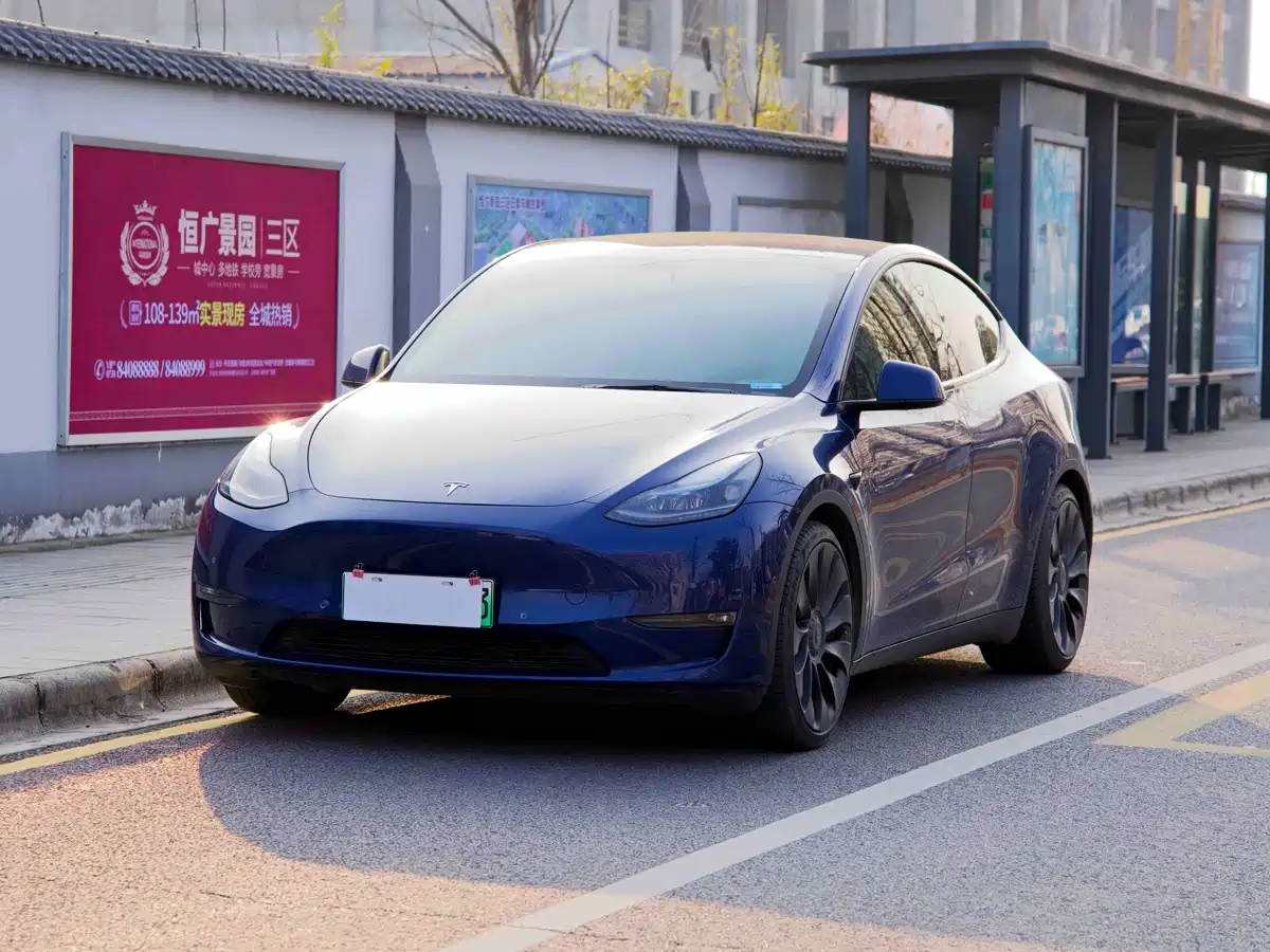 TESLA MODEL Y