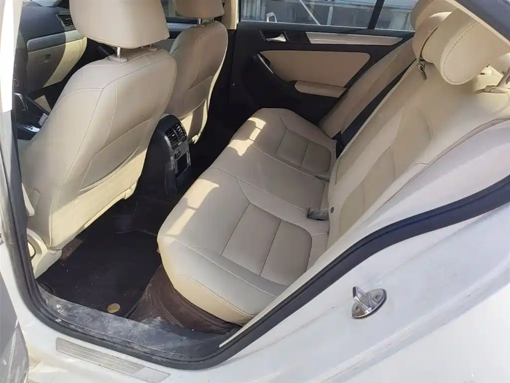 Volkswagen Sagitar 2014 Facelift 1.6L Automatic Comfort фото 17