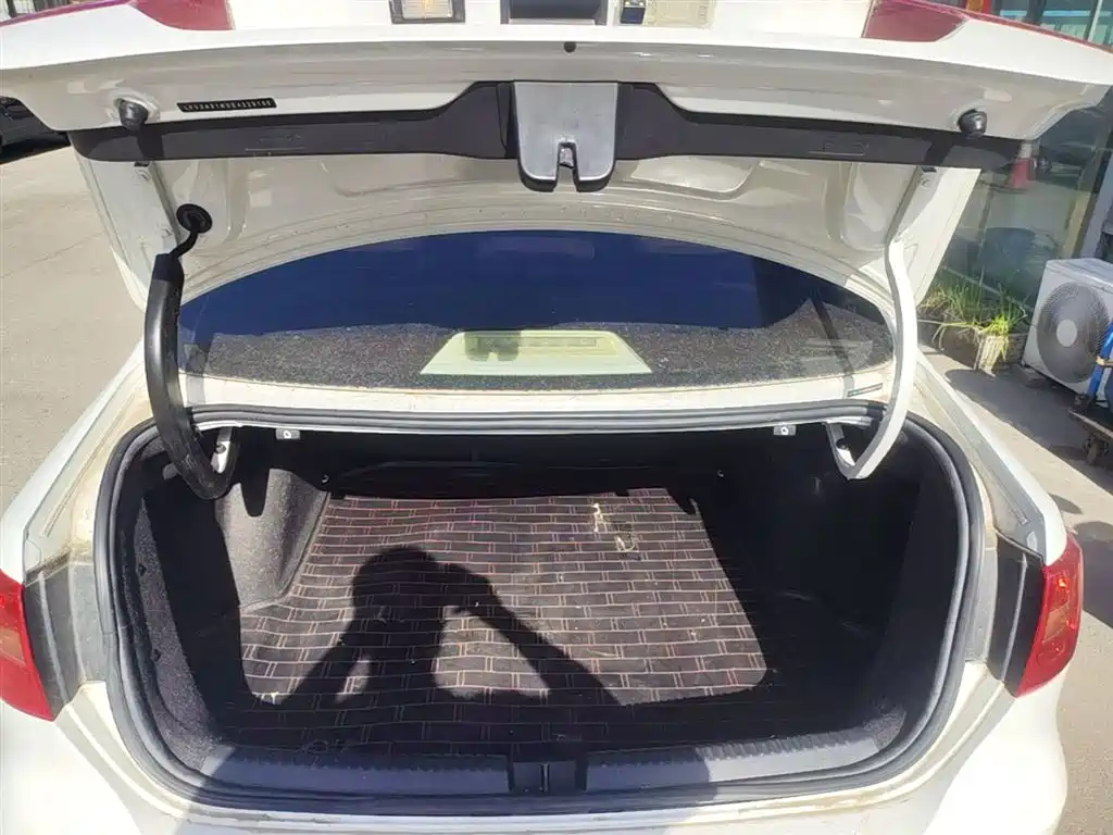 Volkswagen Sagitar 2014 Facelift 1.6L Automatic Comfort фото 19