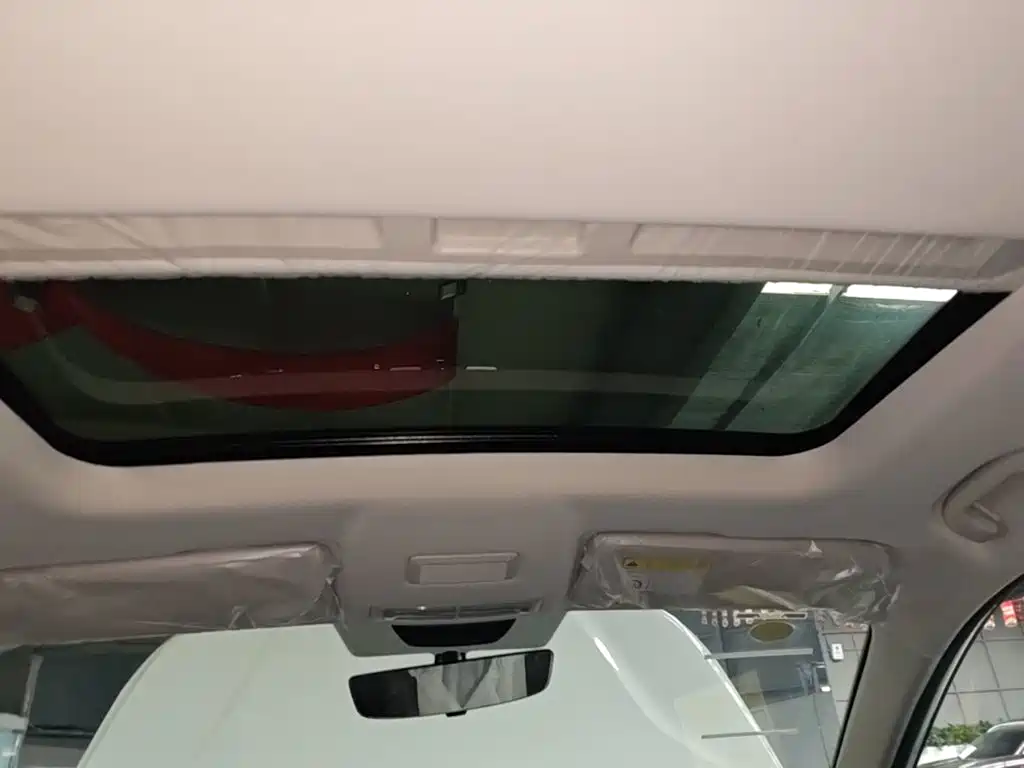 Фото 18 - Roewe i5