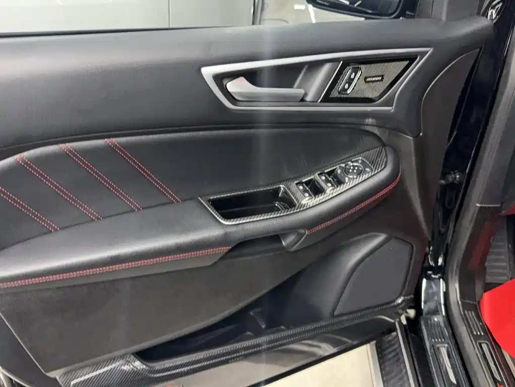 Фото 10 - Ford Edge