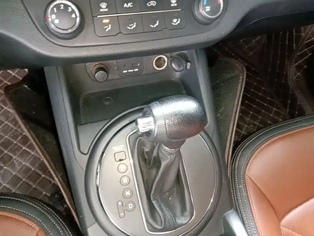 Kia Sportage 2014 2.0L Automatic 2WD GL Edition фото 14