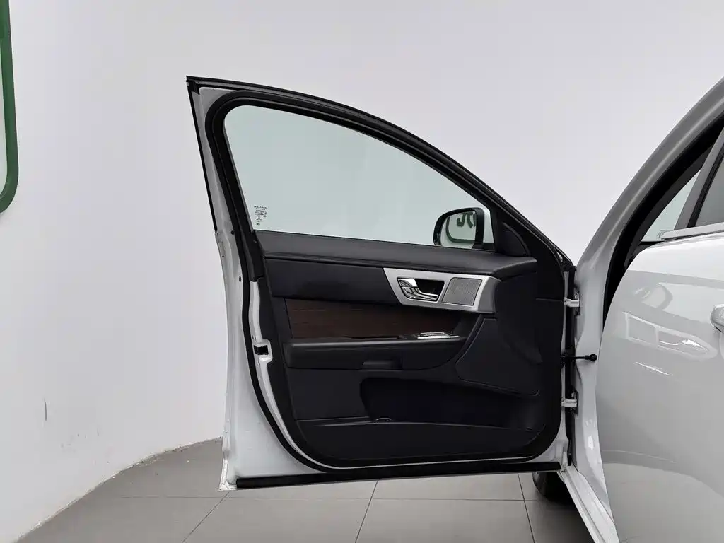 Jaguar XF 2015 2015 XF 2.0T 80th Anniversary Elegance Edition