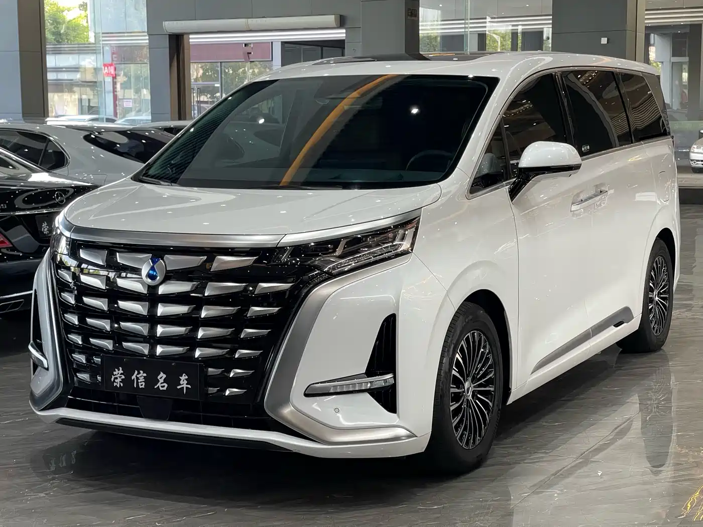 Denza D9 2024 DM-i 980 AWD Prestige