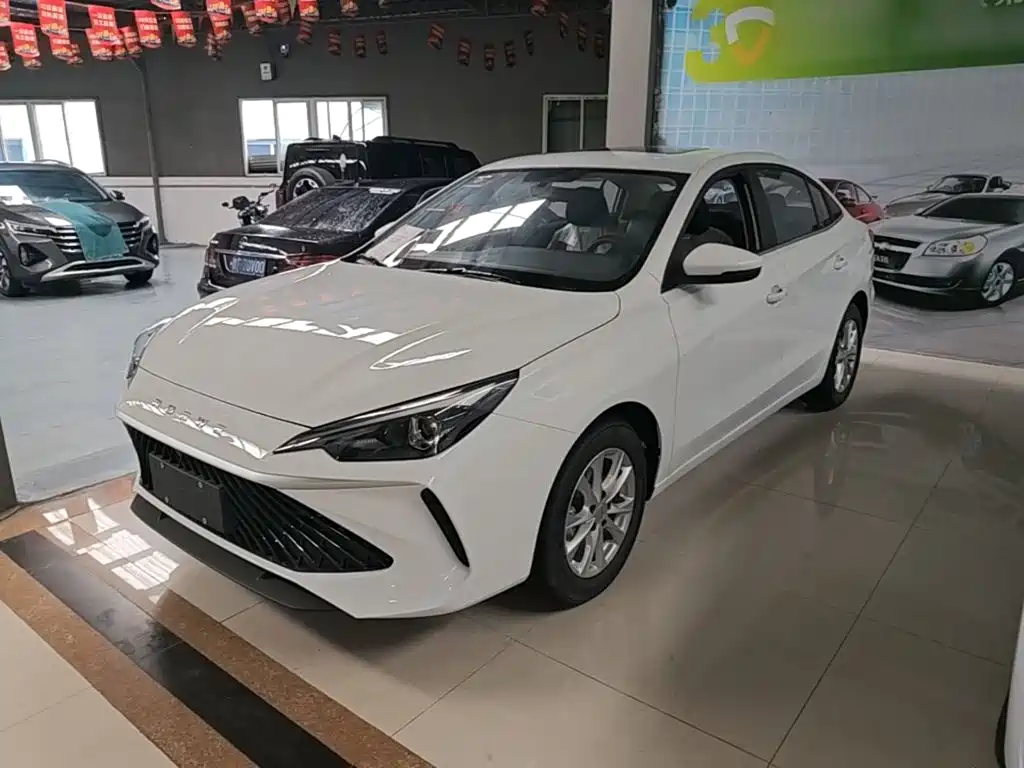 Фото 2 - Roewe i5