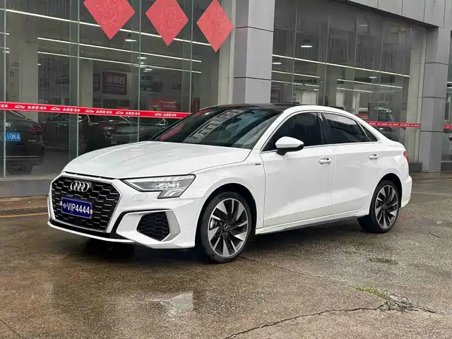 Audi A3 A3L Limousine 35 TFSI, Стиль Спорт