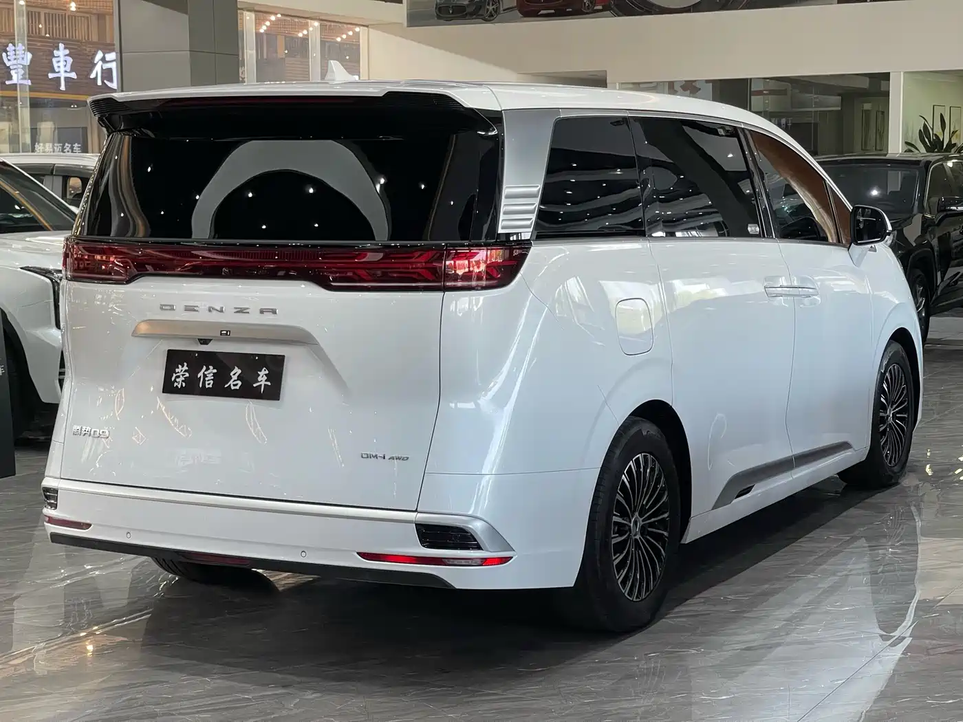 Denza D9 2024 DM-i 980 AWD Prestige фото 4