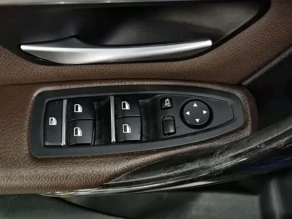 BMW 3 Series 2019 320Li M Sport Black Night Edition фото 9