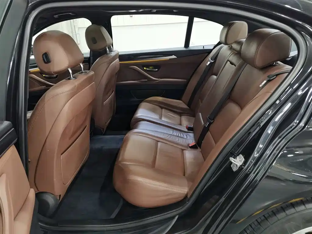 BMW 5 Series 2017 520Li Classic Edition фото 15