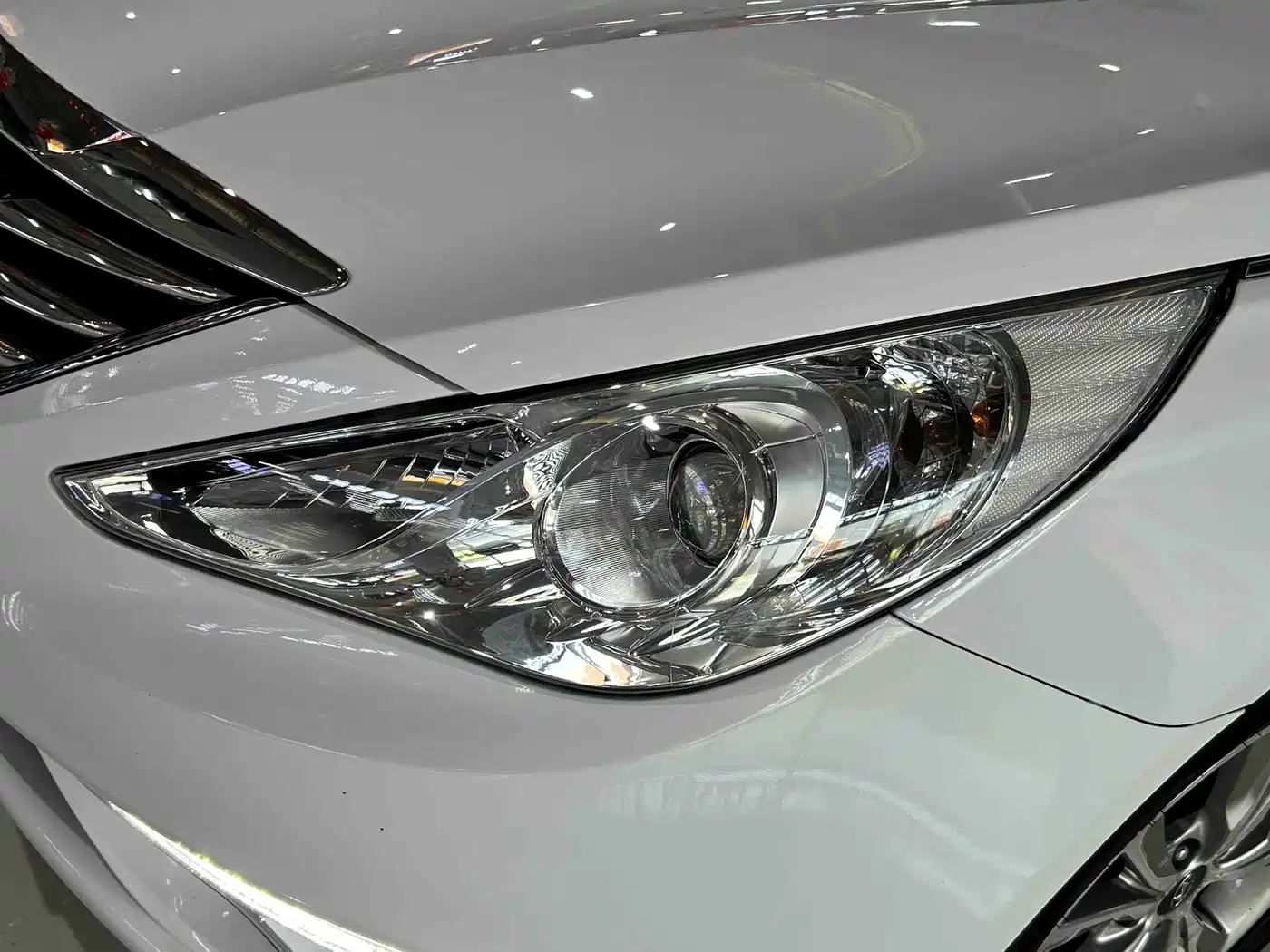 Hyundai Sonata 2014 2.0L Automatic Luxury фото 4