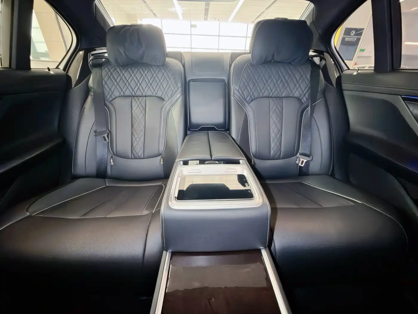 BMW 7 Series 2016 750Li xDrive 4-Seater фото 16