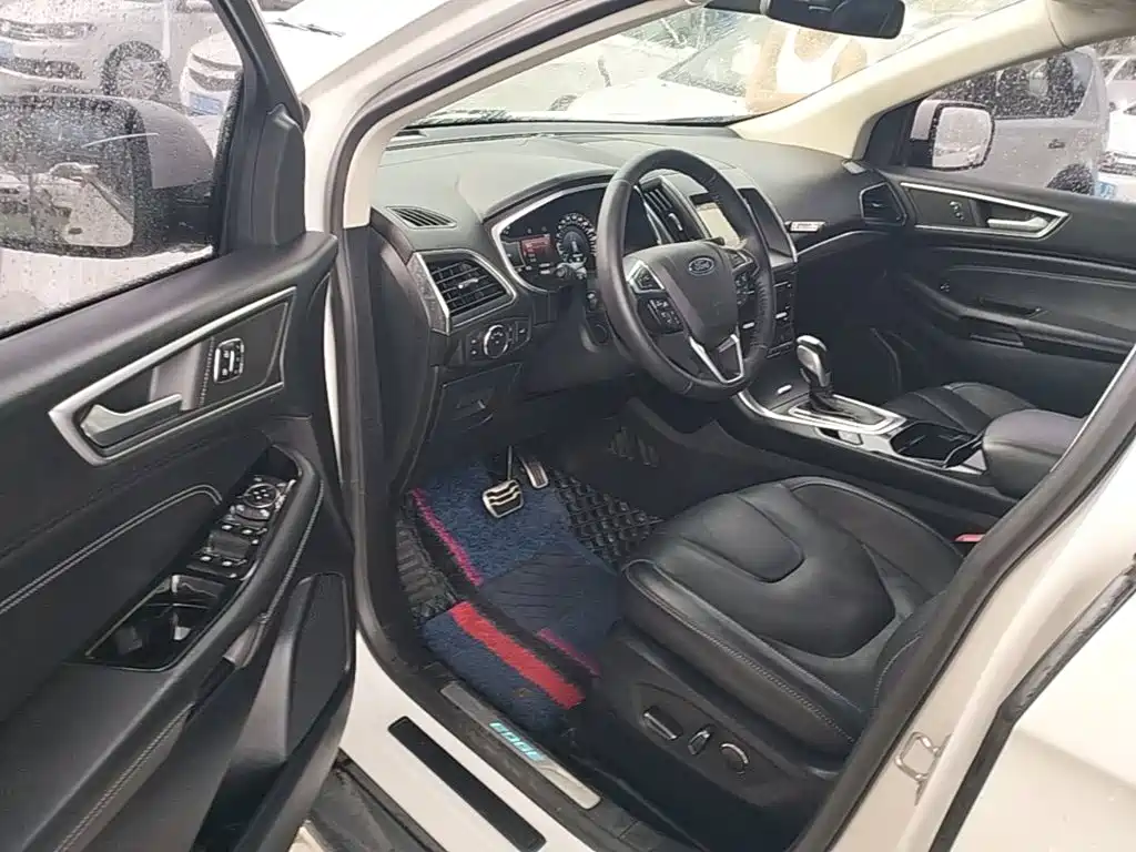 Фото 16 - Ford Edge