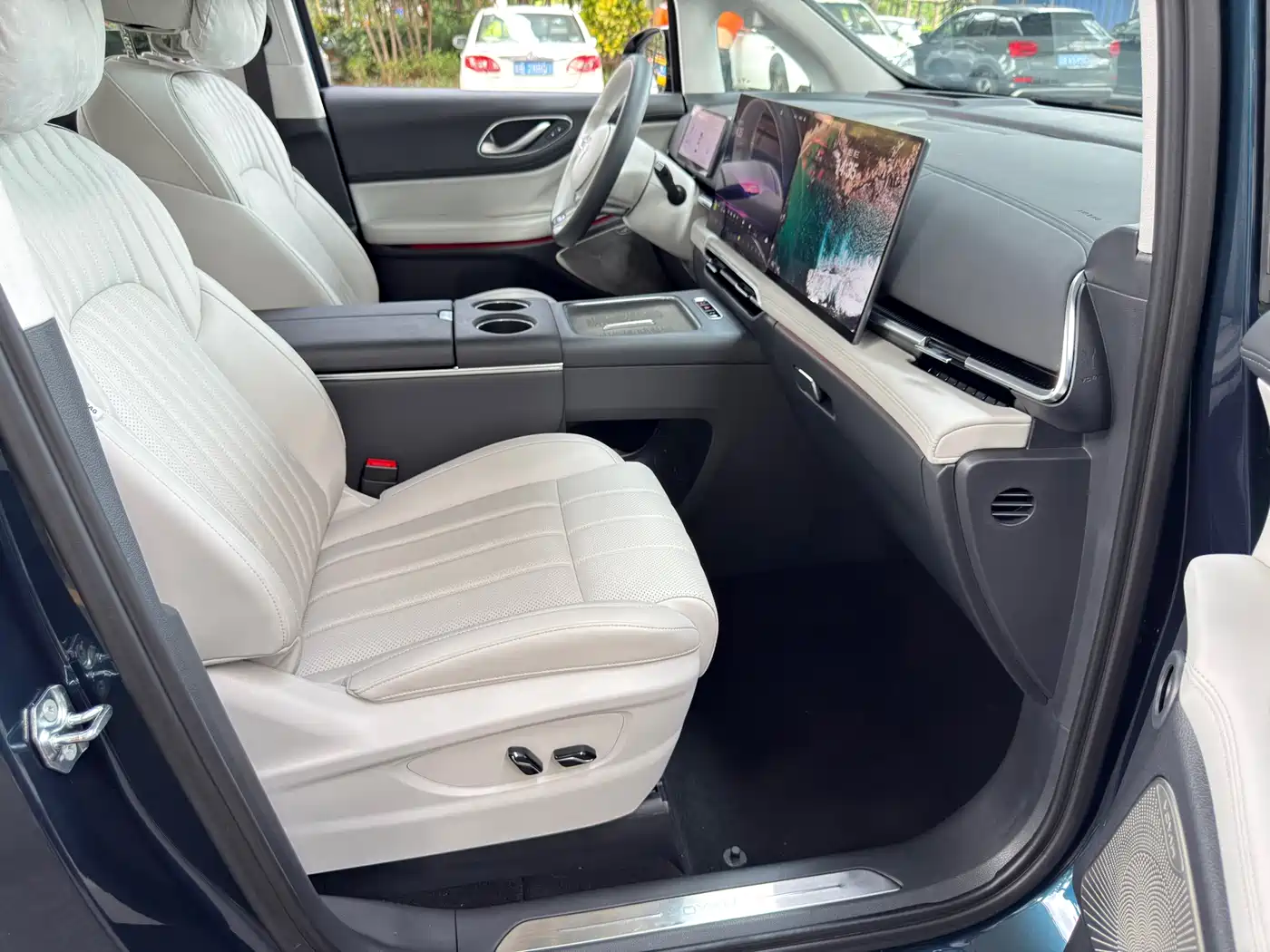 Voyah Auto Voyah Dreamer 2025 PHEV AWD Flagship Kunpeng Edition фото 8
