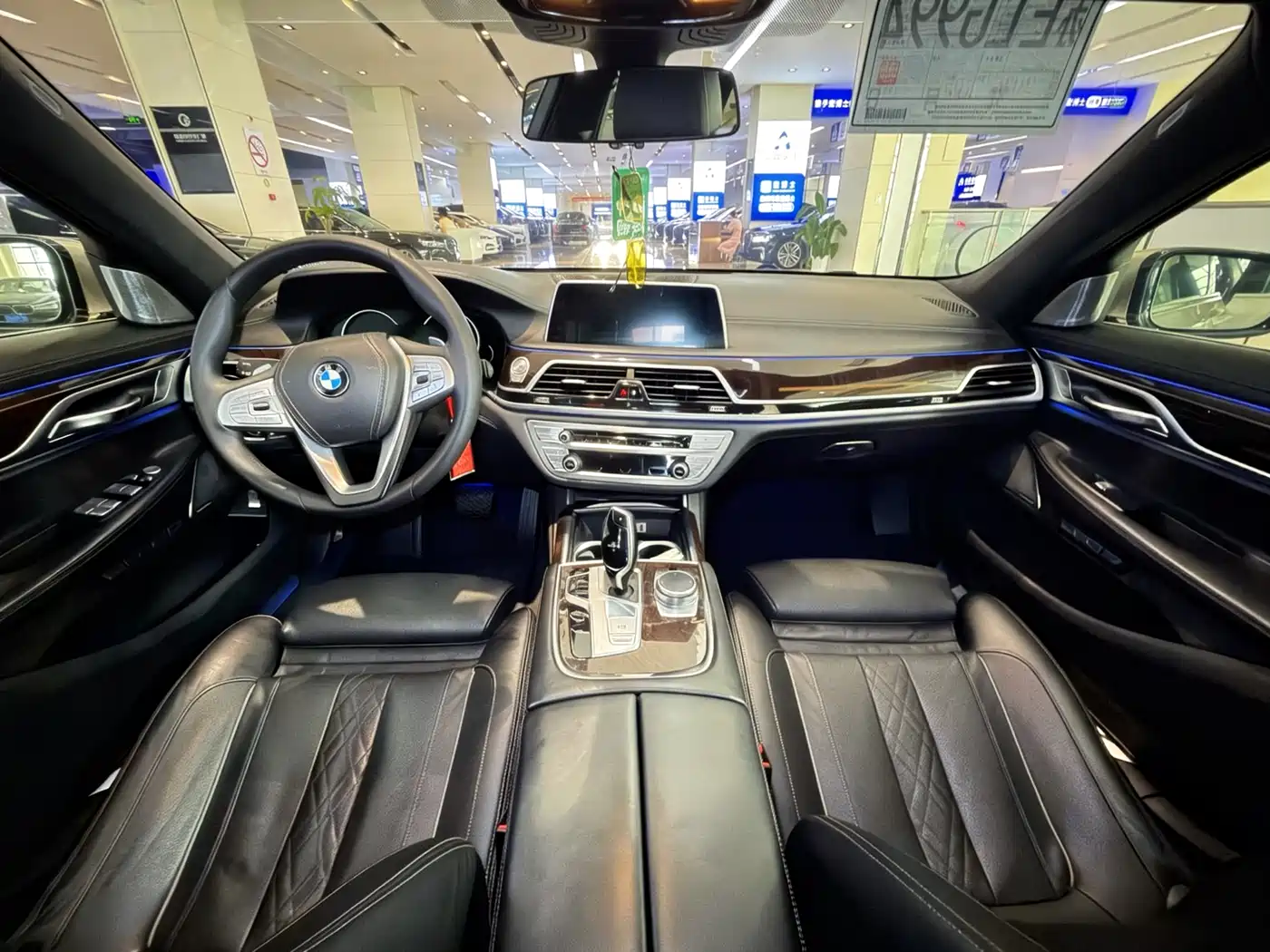 BMW 7 Series 2016 750Li xDrive 4-Seater фото 15