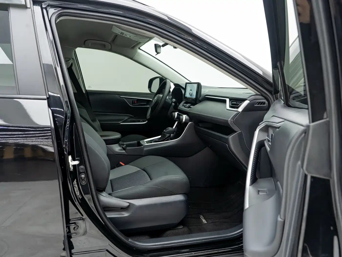 Toyota Wildlander 2023 2.0L CVT FWD LE фото 8
