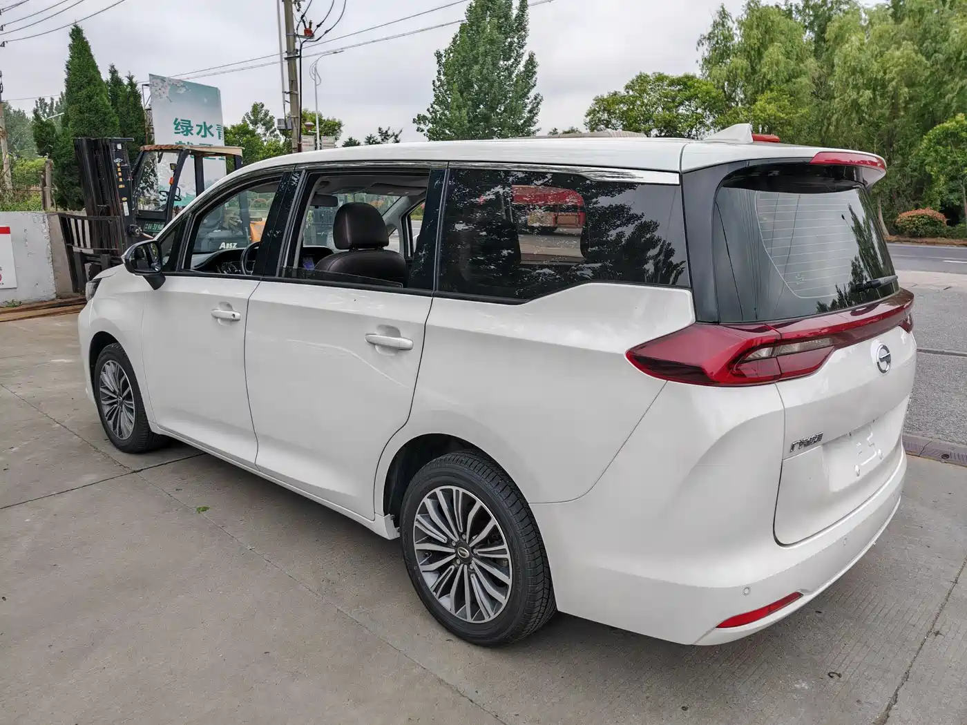 GAC Trumpchi Trumpchi M6 2019 270T Automatic Premium Edition (7-Seater) China V фото 6