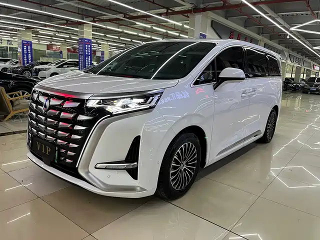 Denza D9 DM-i 970, Полный привод Флагман