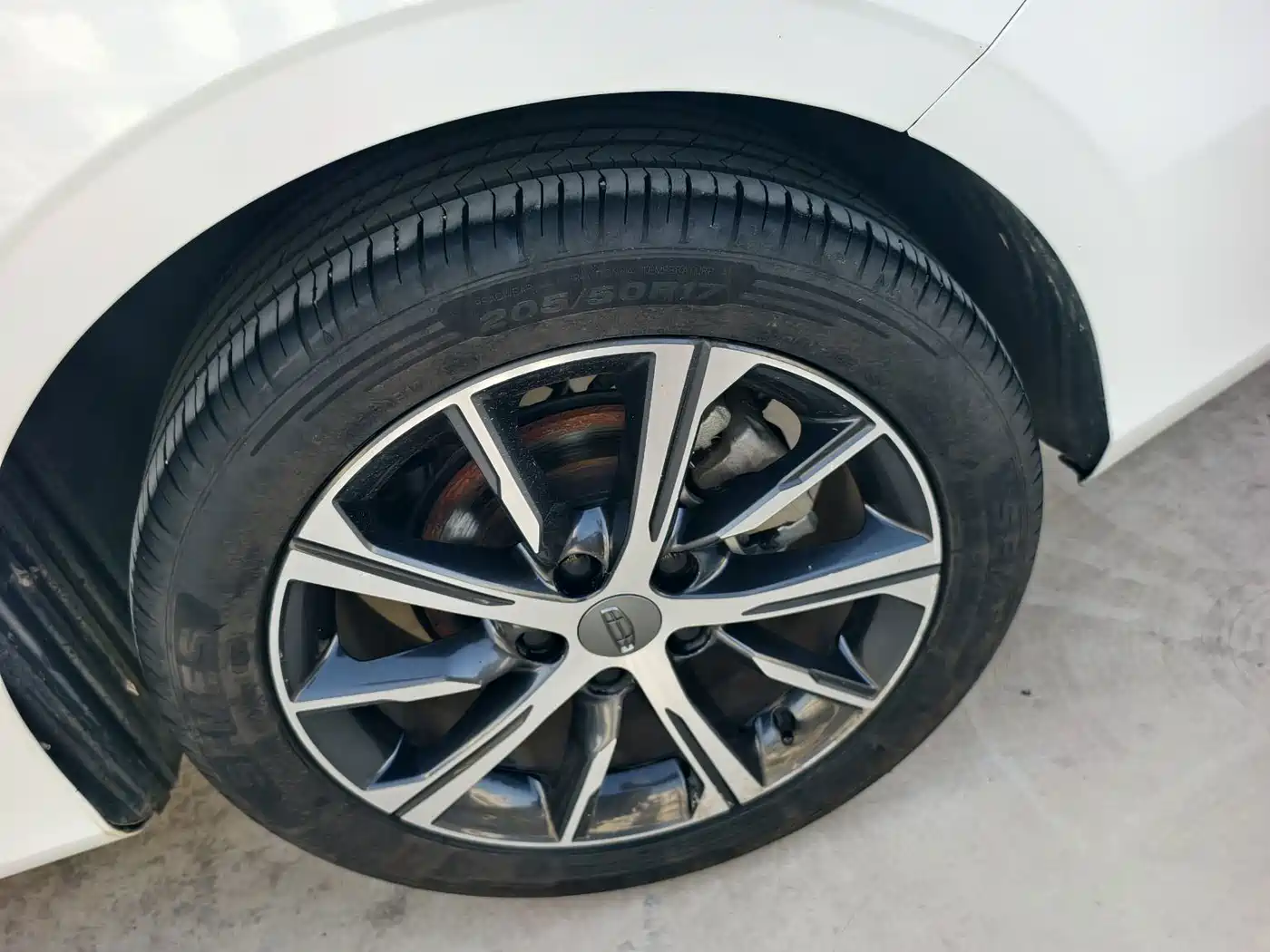 Фото 10 - Geely Emgrand