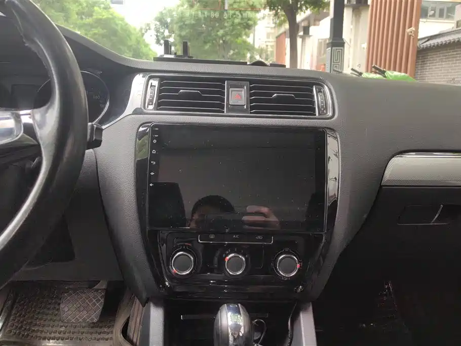 Volkswagen Sagitar 2015 1.6L Automatic Comfort фото 13