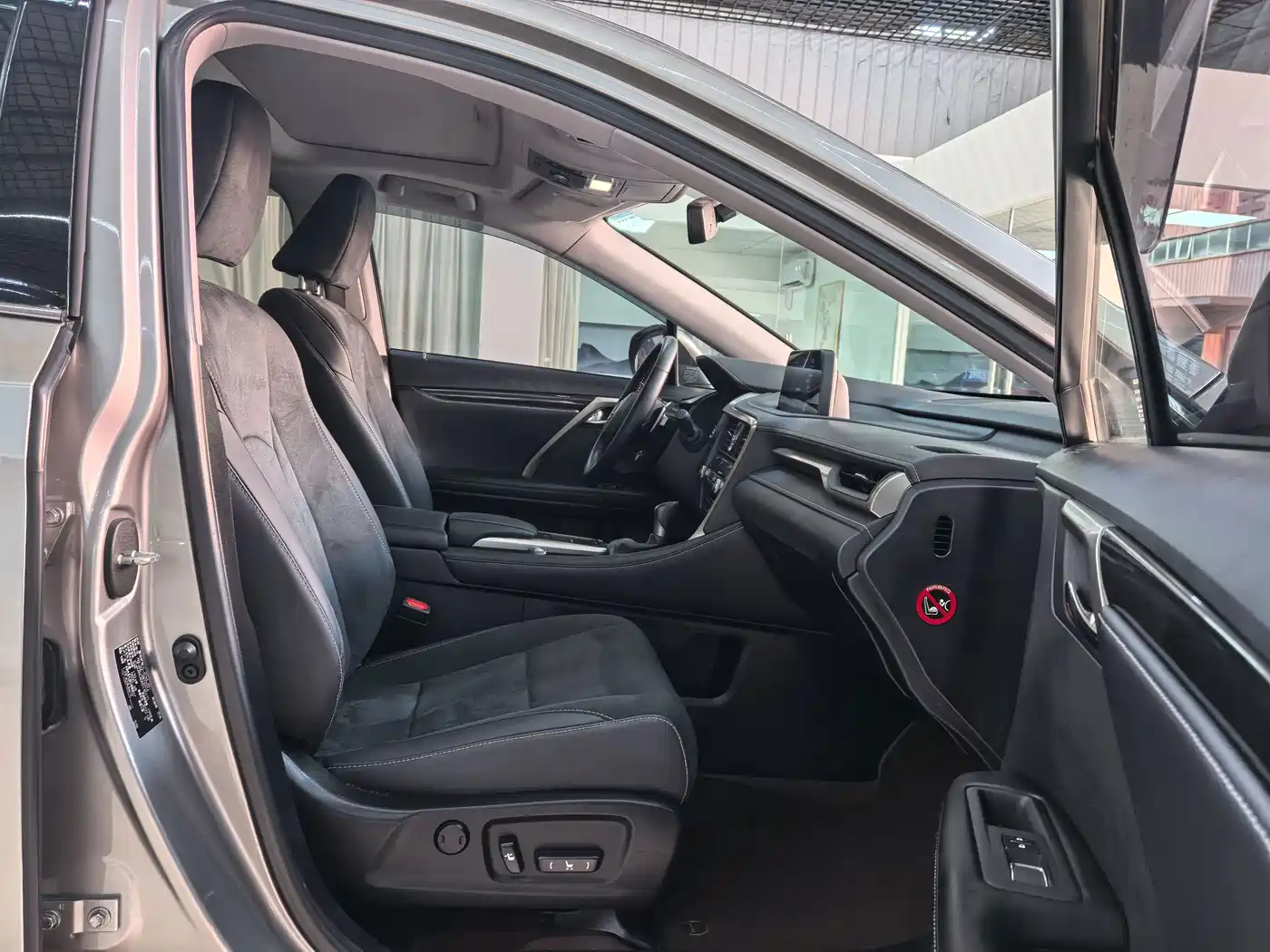 Фото 9 - Lexus RX